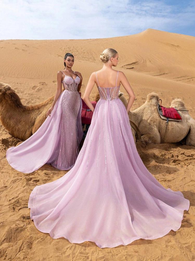 ชุดบอลสีชมพู ถ่ายภาพกับฉากทะเลทราย
